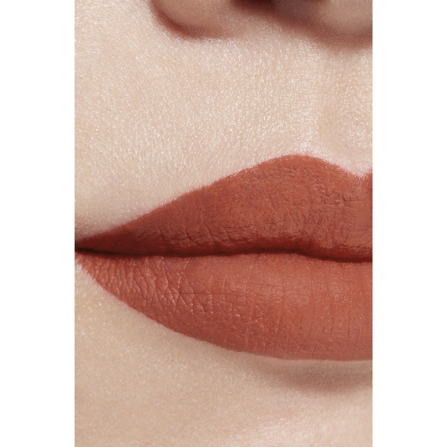 LA BARRA DE LABIOS LÍQUIDA MATE INTENSA DE LARGA DURACIÓN